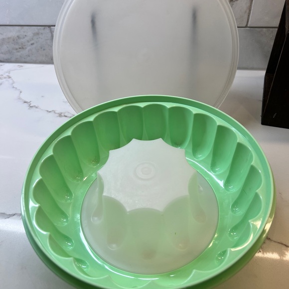 Vintage Tupperware 70’s jadeite mint green jello mold - Picture 4 of 5
